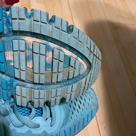 ASICS - Picture 2 of 3